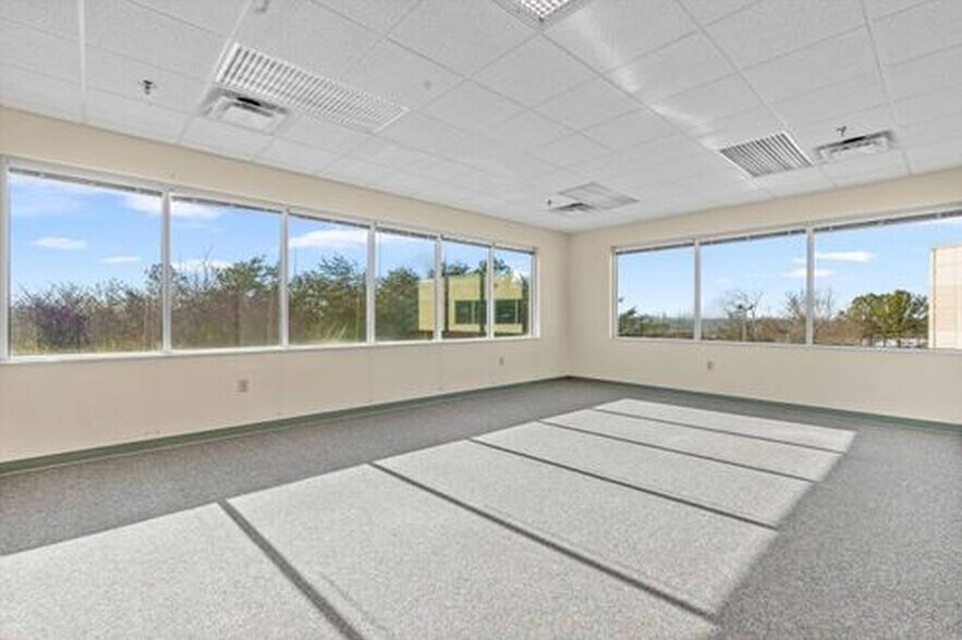 More Photos Of 1845 Midpark Rd, Knoxville Office For Lease