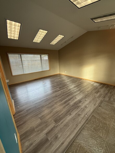 More Photos Of 917 SW Highland Ave, Redmond Office For Lease