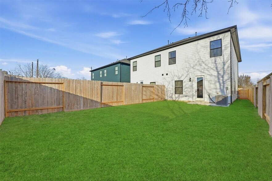 More Photos Of 7908 Brandon St, Houston Multifamily For Sale