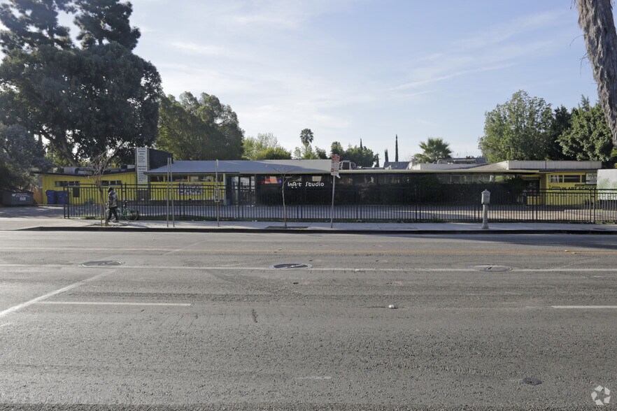 More Photos Of 4950 Wilshire Blvd, Los Angeles Office For Sale
