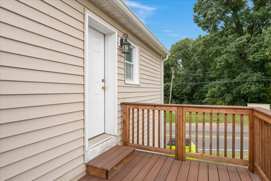 More Photos Of 1911 Dixon St, Fredericksburg Freestanding For Sale