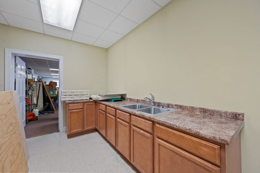 More Photos Of 441 Kinston Hwy, Richlands Office For Sale