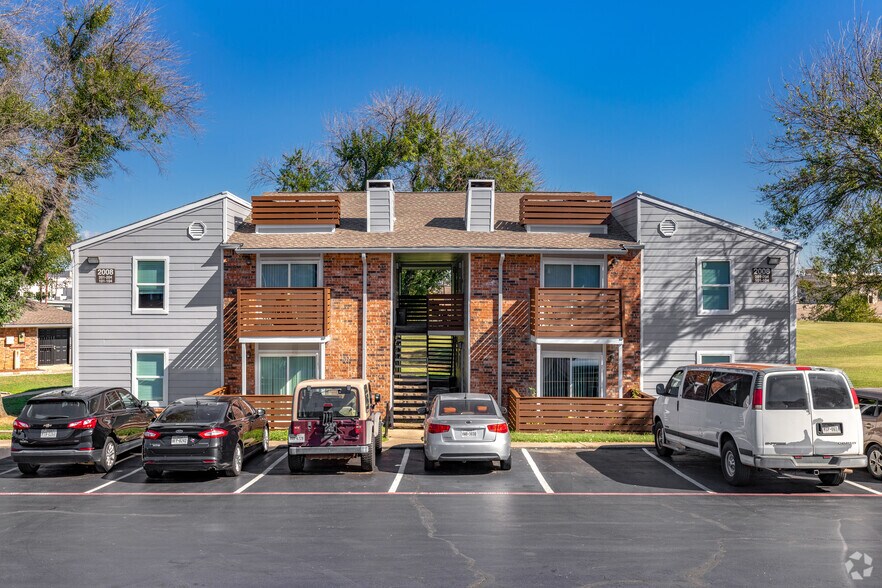 More Photos Of 2010 Estrada Pky, Irving Apartments For Sale