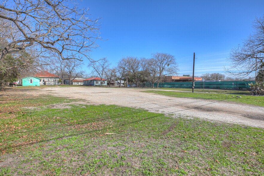 More Photos Of 650-664 S Seguin Ave, New Braunfels Land For Sale