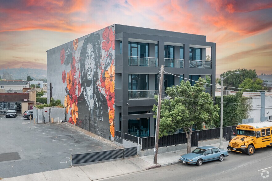 Primary Photo Of 5242 W Adams Blvd, Los Angeles Loft Creative Space For Lease