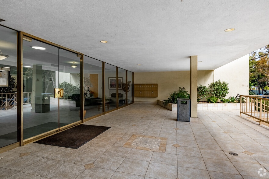 More Photos Of 303 N Swall Dr, Beverly Hills Apartments For Sale