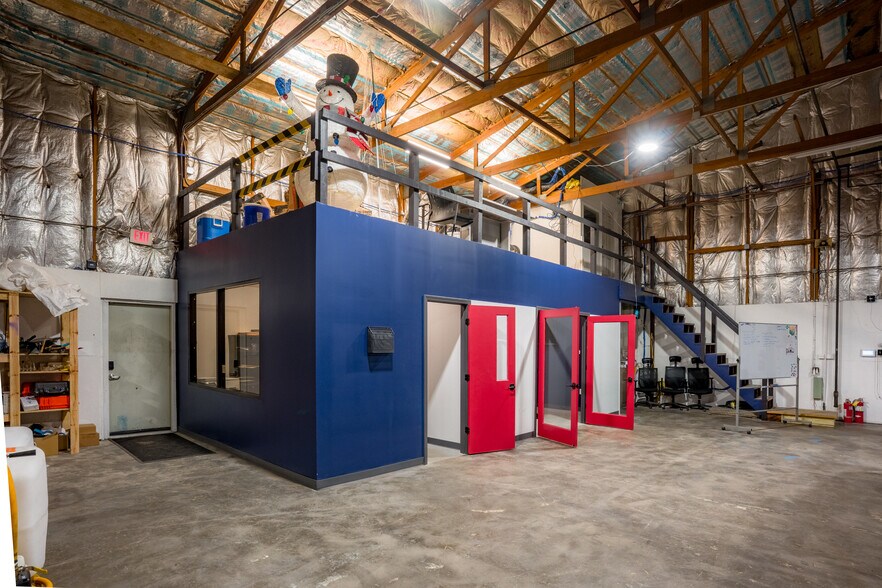 More Photos Of 722 Ketcham St, Indianapolis Warehouse For Sale