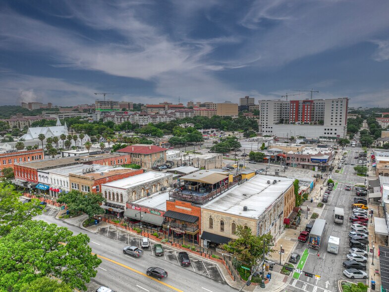 More Photos Of 139 E Hopkins St, San Marcos Bar For Sale