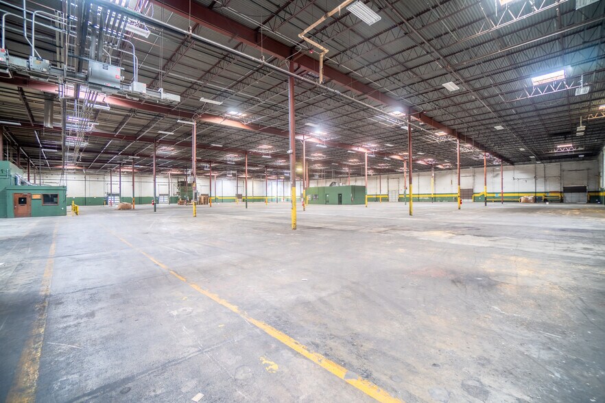 More Photos Of 3411 N Hutchinson St, Pine Bluff Manufacturing For Lease