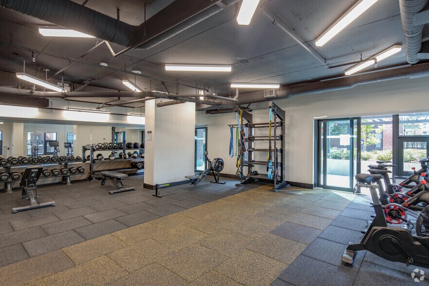 More Photos Of 1700 Blanshard St, Victoria Apartments For Lease