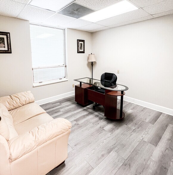 More Photos Of 1403 Medical Plaza Dr, Sanford Medical For Lease