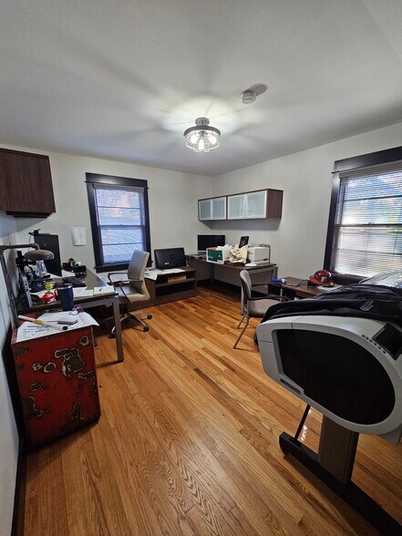 More Photos Of 110 Confederate Dr, Franklin Office Residential For Lease