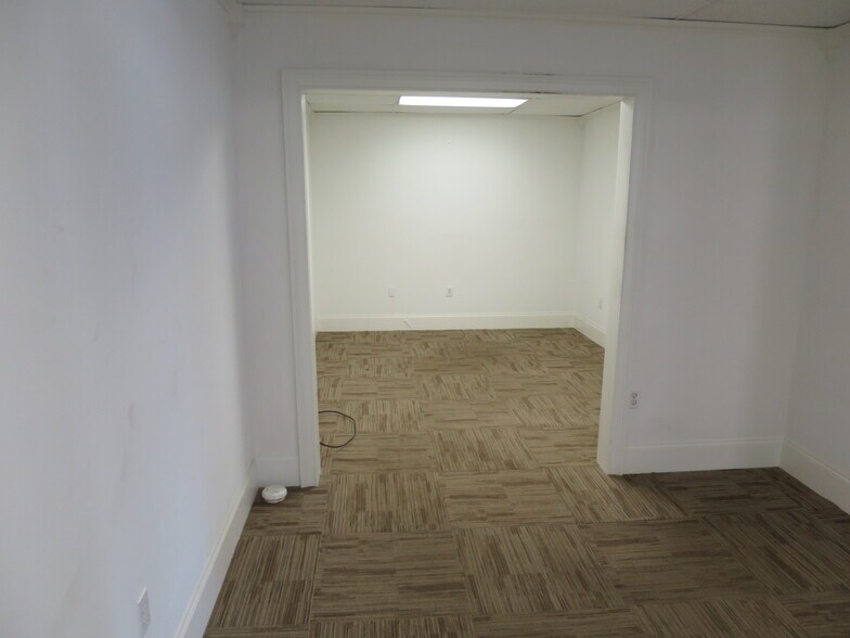 More Photos Of 871 S Cooper St, Memphis Light Distribution For Sale