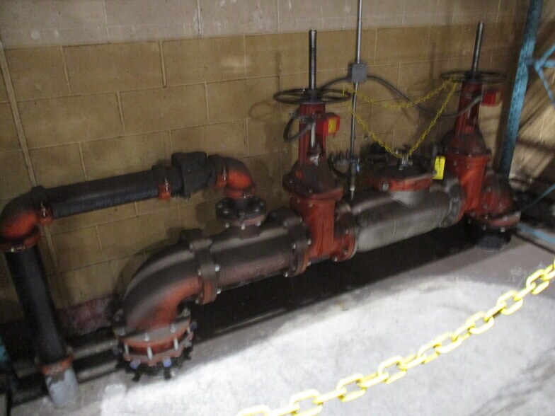 More Photos Of 2800 Estes St, Norton Shores Manufacturing For Sale