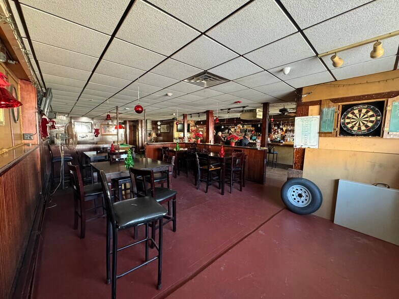 More Photos Of 609 W Montauk Hwy, Lindenhurst Bar For Sale