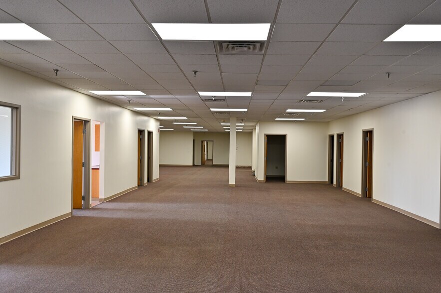 More Photos Of 225 N Daniels Way, Bloomington Refrigeration Cold Storage For Lease