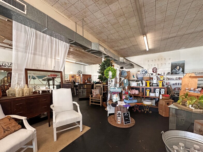 More Photos Of 200 S 3rd St, Leesville Hospitality For Sale