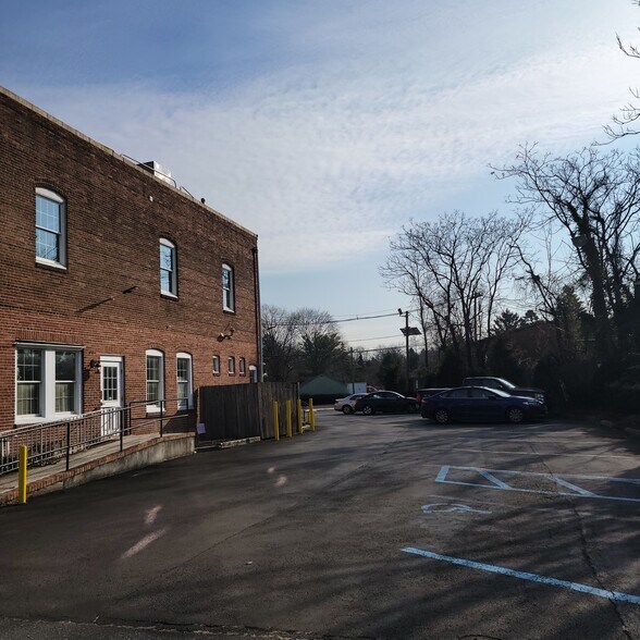 More Photos Of 600 Main St, Riverton Office For Sale