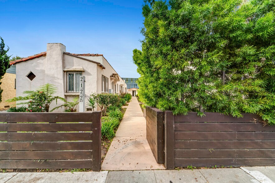 Primary Photo Of 2122 20th St, Santa Monica Apartments For Sale