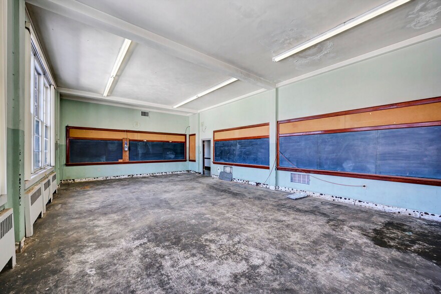 More Photos Of 301 Delaware Ave, Olyphant Office For Sale