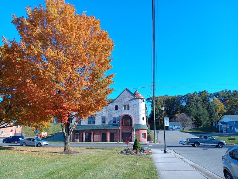 Primary Photo Of 642 W Main St, Radford Loft Creative Space For Lease