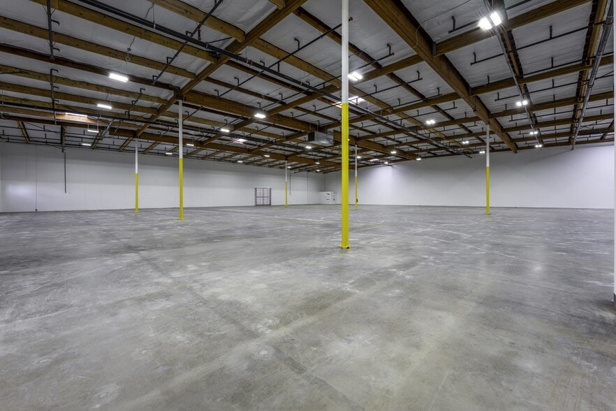 More Photos Of 9455 Cabot Dr, San Diego Distribution For Lease