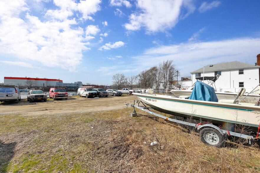 More Photos Of 82-84 Ebony Ct, Brooklyn Marina For Sale
