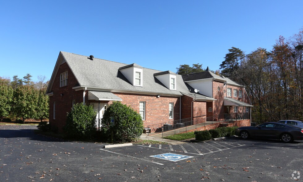 More Photos Of 3229 Anderson Hwy, Powhatan Office For Lease