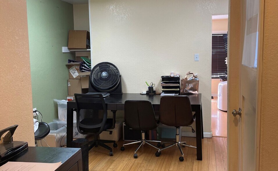 More Photos Of 219 W Manchester Blvd, Inglewood Office For Sale