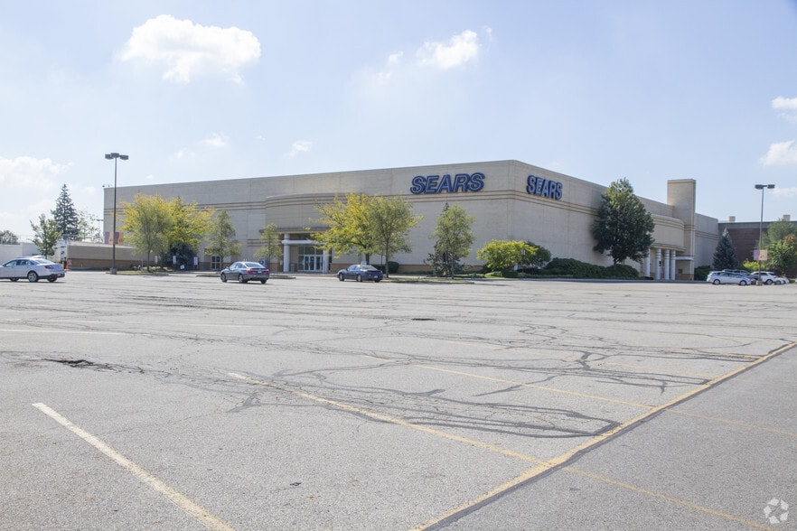 More Photos Of 5053 Tuttle Crossing Blvd, Dublin Department Store For Sale