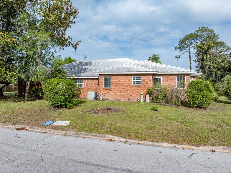More Photos Of 164 NE Laguna Dr, Lake City Office For Sale
