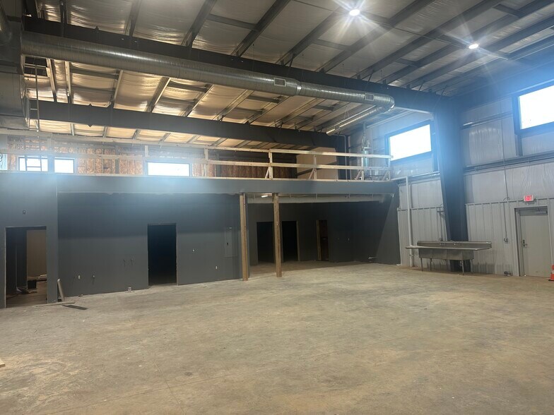 More Photos Of 9108 Warren H Abernathy Hwy, Spartanburg Light Manufacturing For Lease