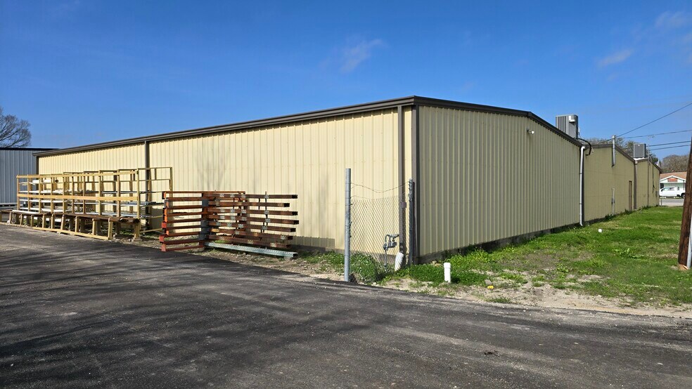 More Photos Of 607 Grand Ave, Bacliff Flex For Lease