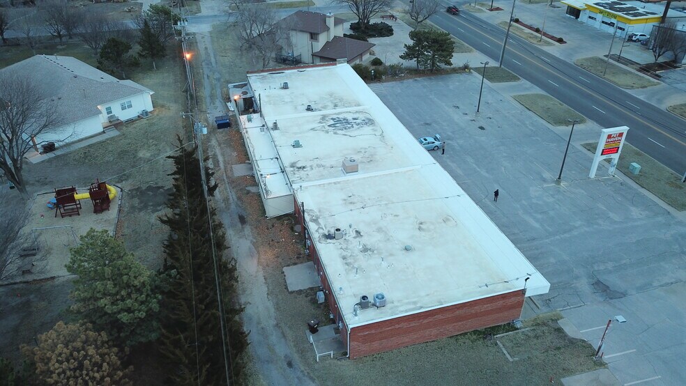 More Photos Of 2518-2536 W 13th St, Wichita Auto Repair For Lease