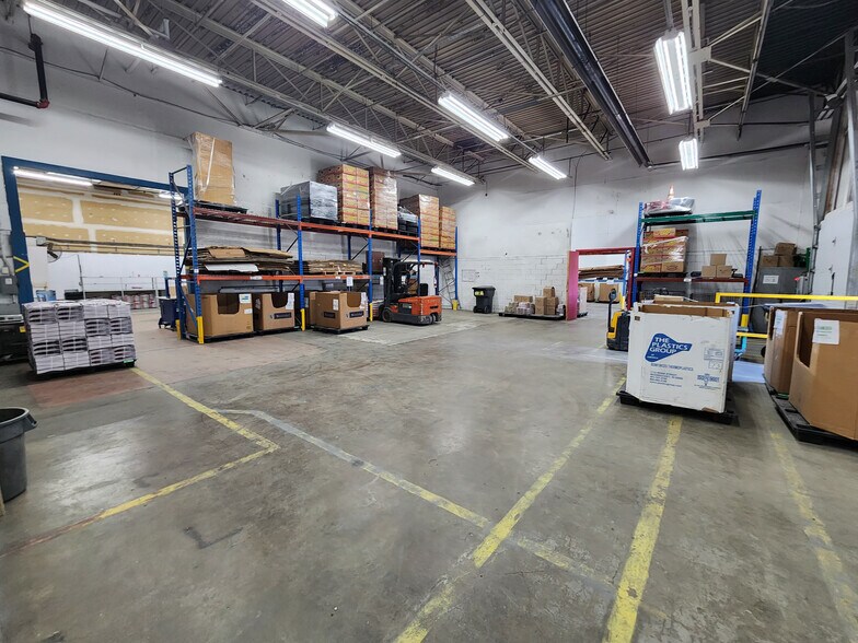 More Photos Of 645 St Du Père-Daniel, Trois-Rivières Warehouse For Lease