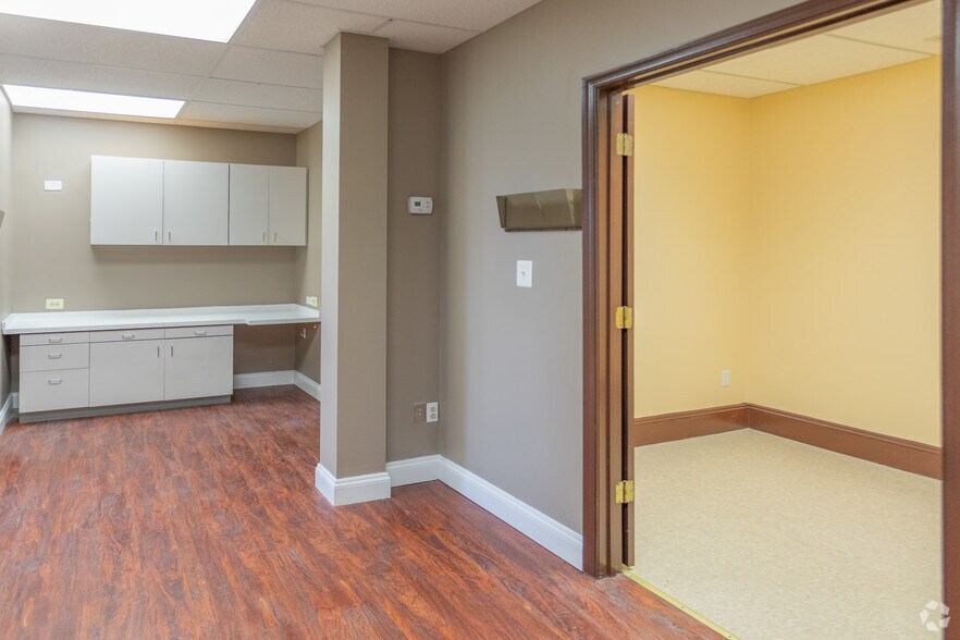 More Photos Of 2 Colgate Dr, Forest Hill Medical For Lease
