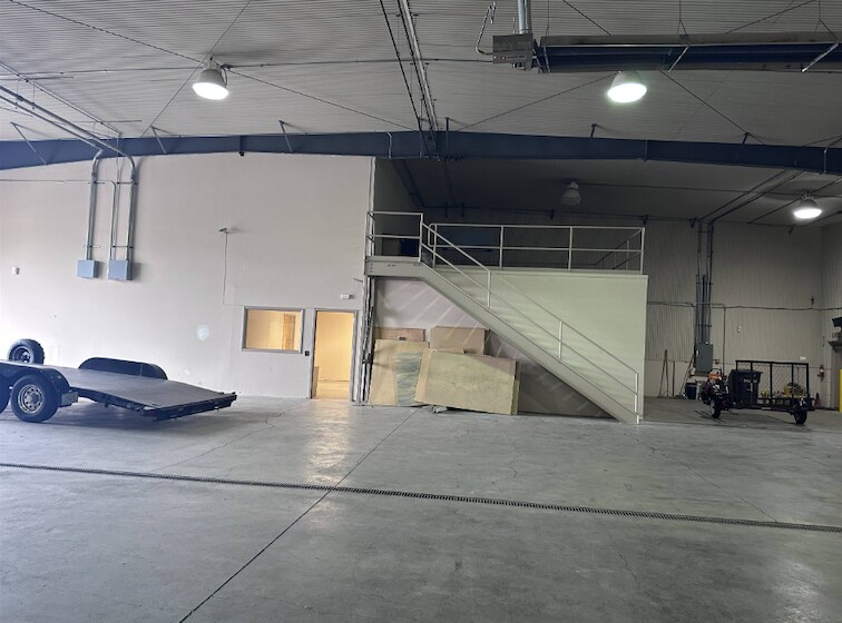 More Photos Of 2400 S Main St, Corbin Flex For Sale