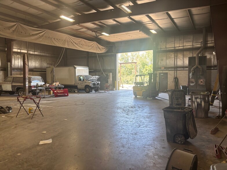 More Photos Of 3650 W Minnesota St, Indianapolis Warehouse For Lease