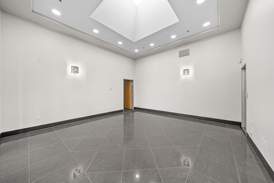 More Photos Of 5601 Palmer Way, Carlsbad Research And Development For Lease