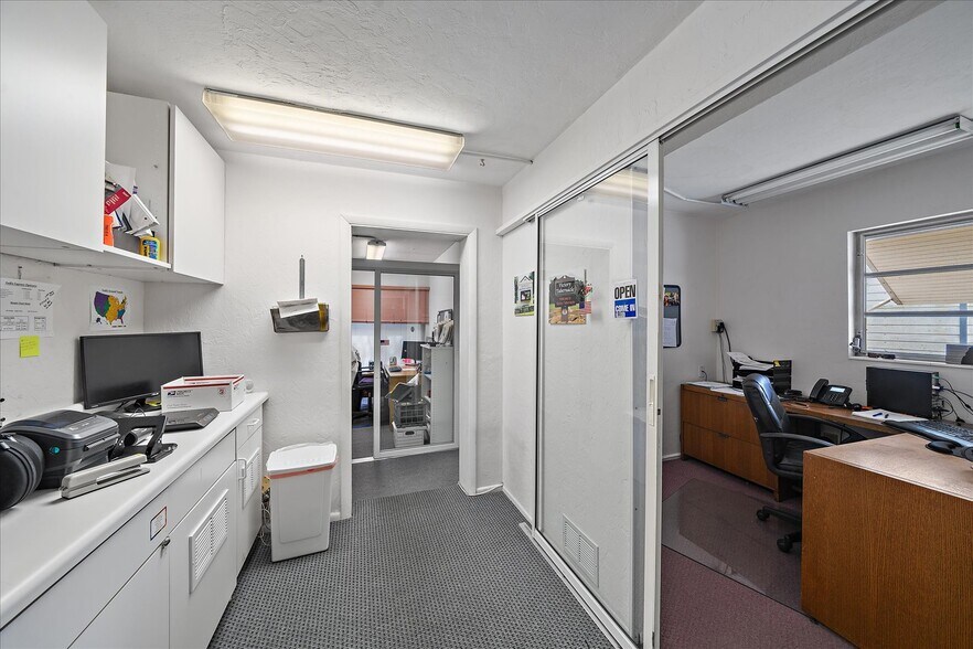 More Photos Of 4242 McIntosh Ln, Sarasota Storefront Retail Office For Sale