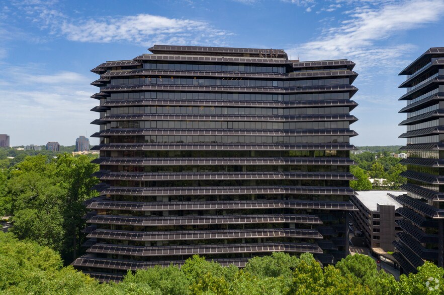 More Photos Of 1 Ravinia Dr, Atlanta Office For Lease