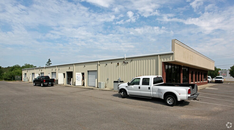 More Photos Of 10121 Airport Blvd, Mobile Storefront For Lease