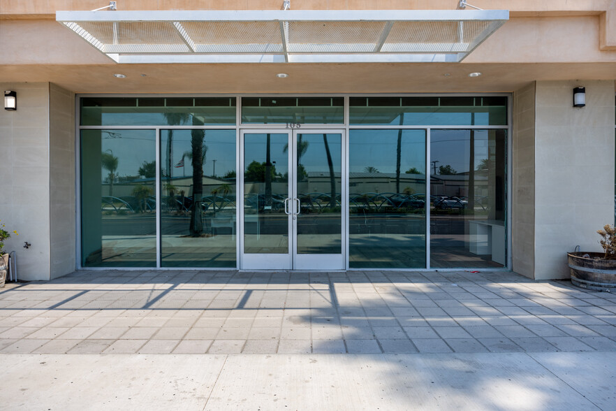 Primary Photo Of 1598 Long Beach Blvd, Long Beach Storefront Retail Office For Lease