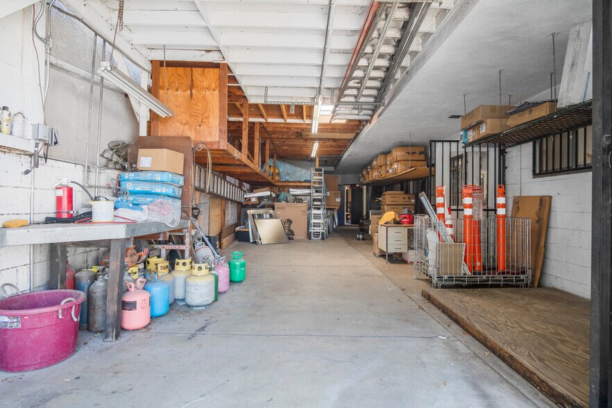 More Photos Of 18650 Parthenia St, Northridge Service For Sale
