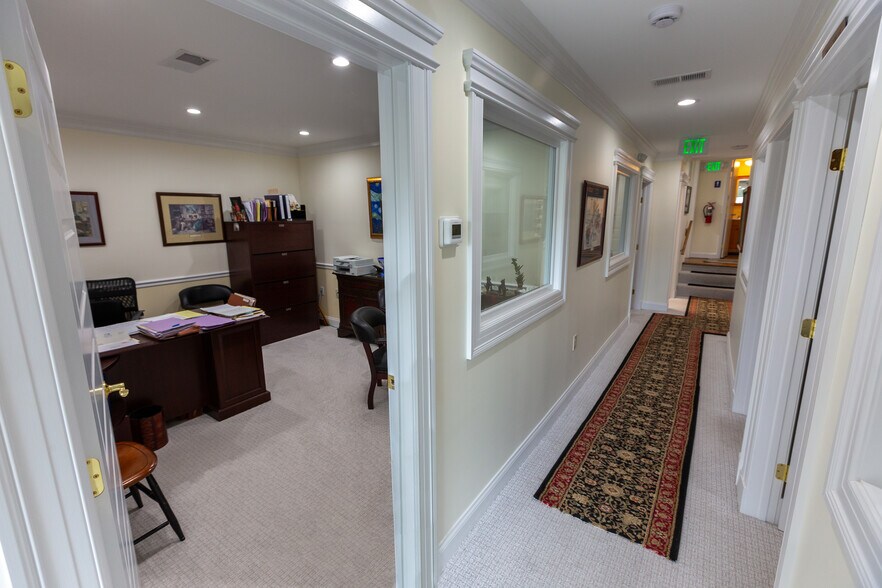 More Photos Of 300-304 E Diamond Ave, Gaithersburg Storefront For Lease