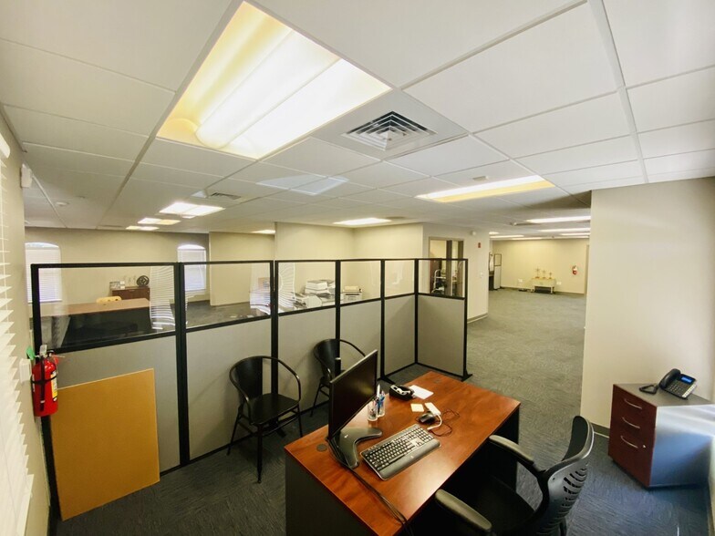 More Photos Of 1619 E Common St, New Braunfels Office For Sale