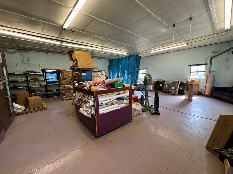 More Photos Of 116 Costa Rd, Highland Manufacturing For Sale