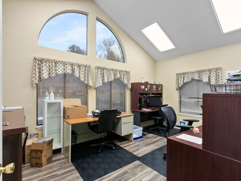 More Photos Of 1998 Hendersonville Rd, Asheville Medical For Lease