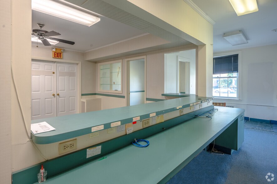 More Photos Of 155 W Merrick Rd, Freeport Medical For Lease