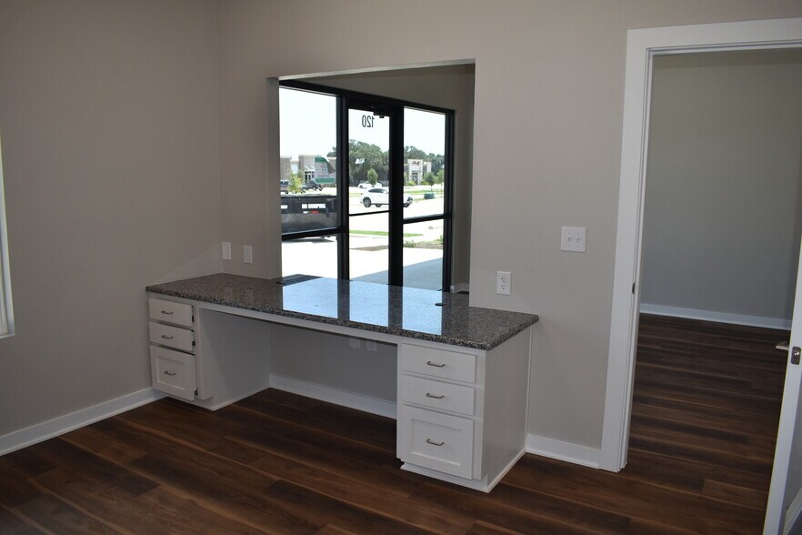 More Photos Of 216 Paloma Dr, Temple Office For Lease